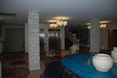 emelet_hall.jpg