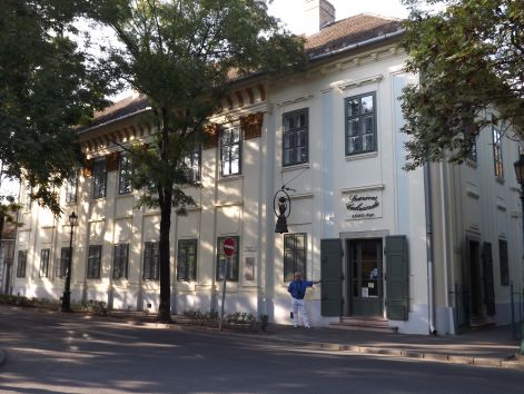 gyula_szazeves_cukraszda.jpg