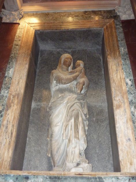 r.sirja_folotti_madonna.jpg r.sirja_folotti_madonna.jpg
