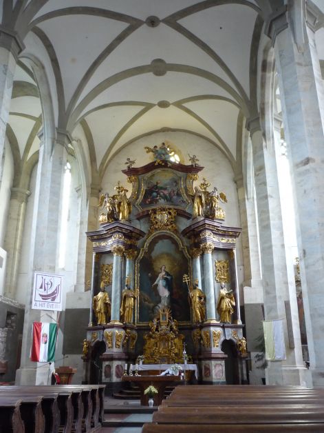 sarospatak_basilica_minor_fooltar.jpg