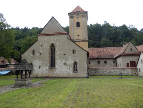 voros_kolostor_kut_2.jpg